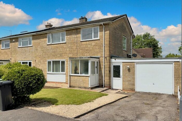 3 Bedroom Semi-Detached House To Rent In Fairfield Close, Marshfield, SN14