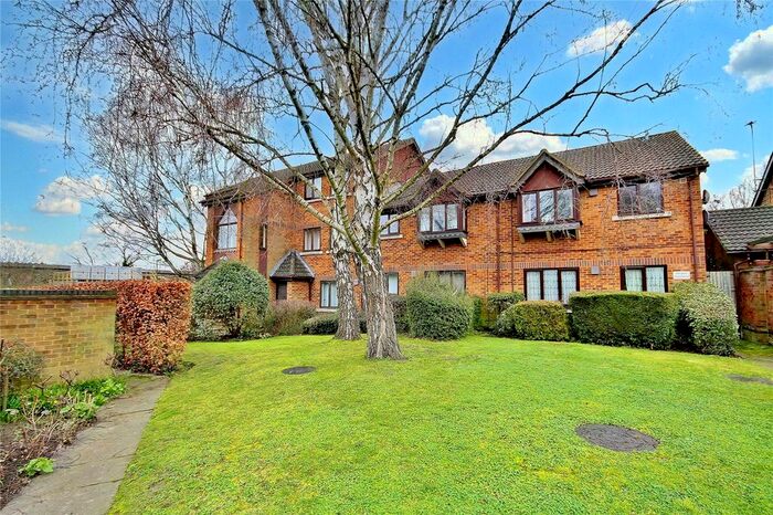 1 Bedroom Flat To Rent In Beta Road, Woking, Surrey, GU22