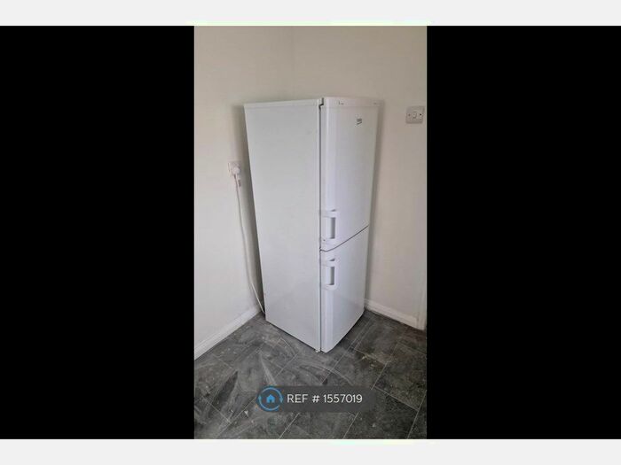 4 Bedroom Semi-Detached House To Rent In Clynton Way, Ashford, TN23