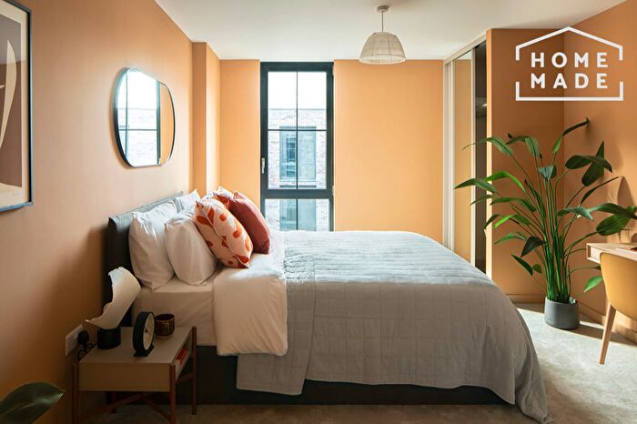 3 Bedroom Flat To Rent In The Goodsyard, B18