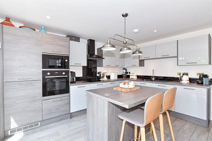 3 Bedroom Town House For Sale In Riverside Place, Aylesford, Kent, ME20