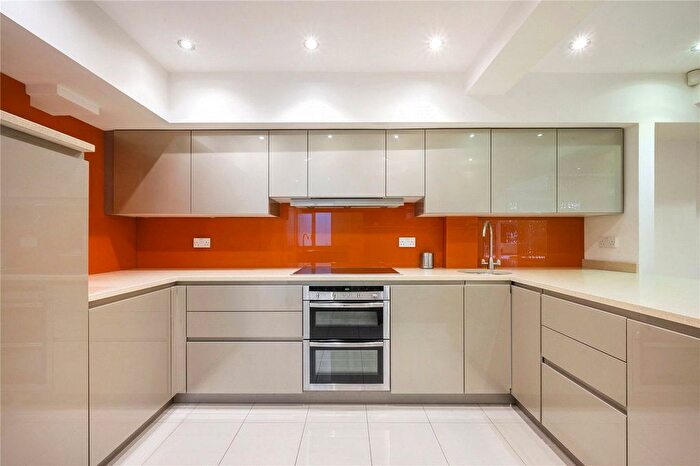 3 Bedroom Flat To Rent In Montagu Square, Marylebone, London, W1H