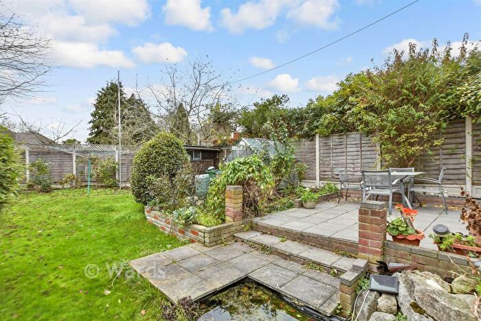 4 Bedroom Semi Detached House For Sale In Faygate Crescent, Bexleyheath, Kent, DA6