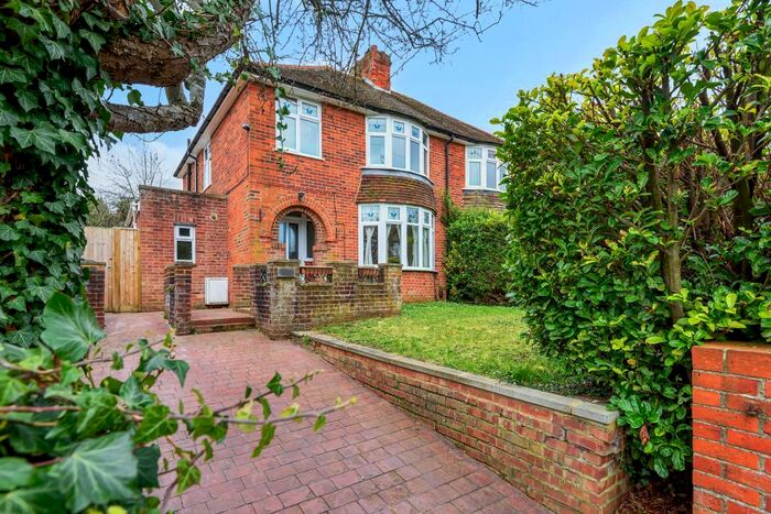 3 Bedroom Semi-Detached House To Rent In Kentwood Hill, Tilehurst, RG31