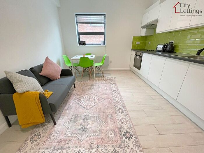 3 Bedroom Apartment To Rent In Uniq: Arboretum, NG7