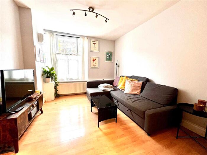 3 Bedroom Apartment To Rent In Tyneham Road, SW11