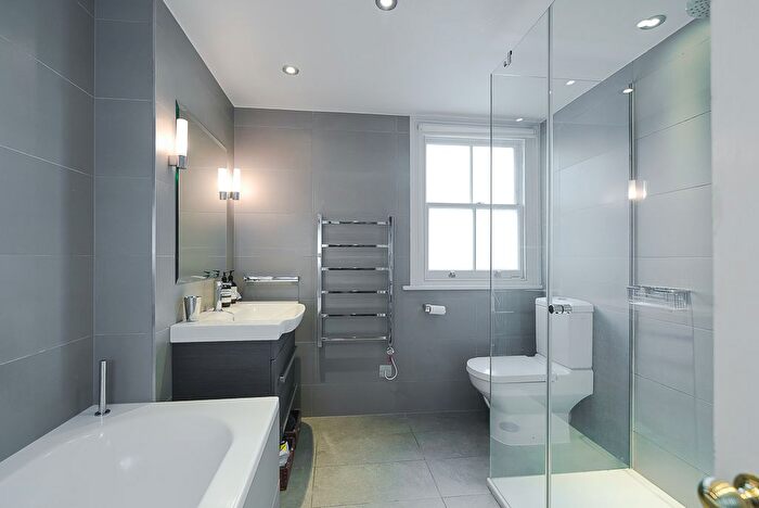 3 Bedroom Terraced House For Sale In Lillian Road, London, SW13