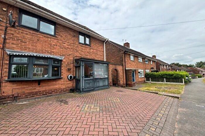 3 Bedroom Semi-Detached House To Rent In Primley Avenue, Walsall, WS2