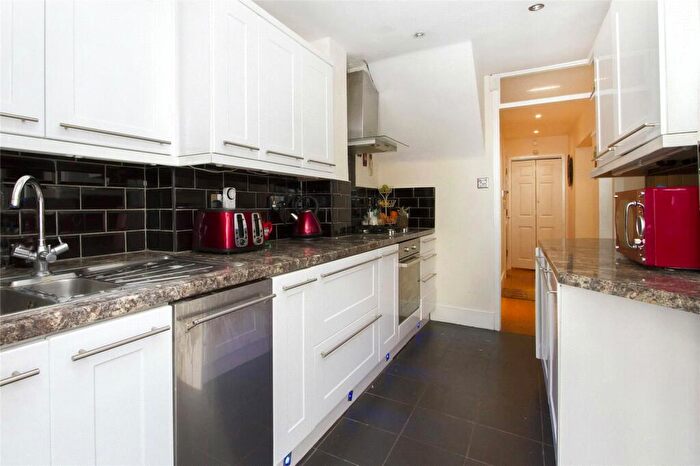1 Bedroom Apartment For Sale In Cintra Park, London, SE19