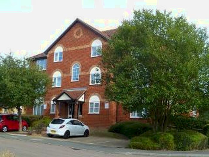 Flat To Rent In Columbus Gardens, Northwood, HA6