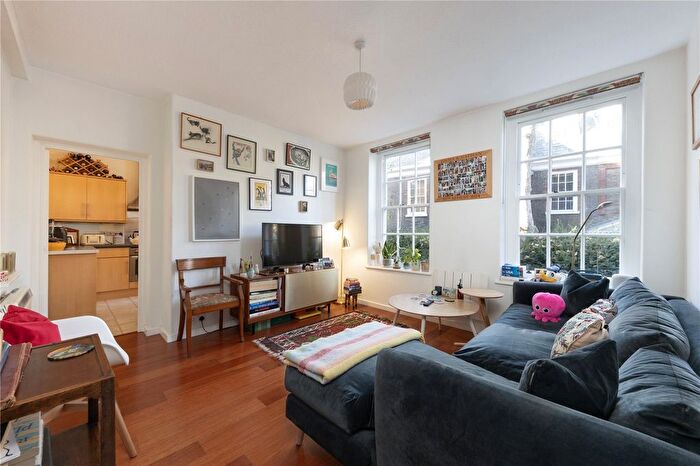 1 Bedroom Flat For Sale In Vicarage Crescent, London, SW11