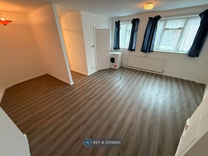 Studio To Rent In Linden House, London, NW10