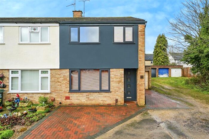 3 Bedroom Semi-Detached House For Sale In Chichester Close, Bicester, Oxfordshire, OX26