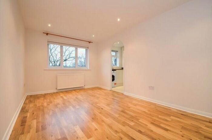 1 Bedroom Flat To Rent In Marshalls Close, New Southgate, London, N11