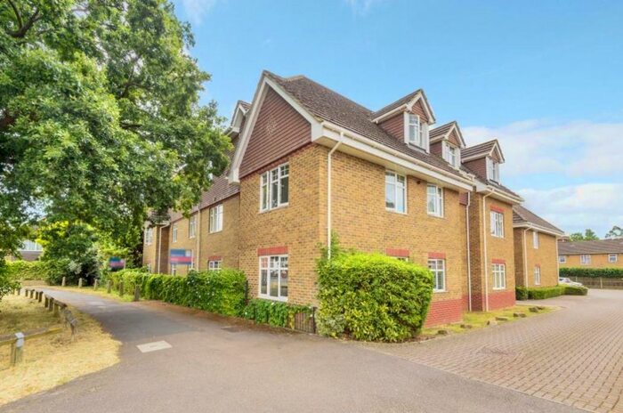 2 Bedroom Flat To Rent In Vale Road, Camberley, GU15