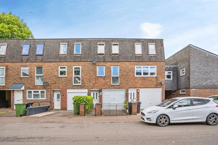 3 Bedroom Town House For Sale In Sultan Road, Portsmouth, PO2
