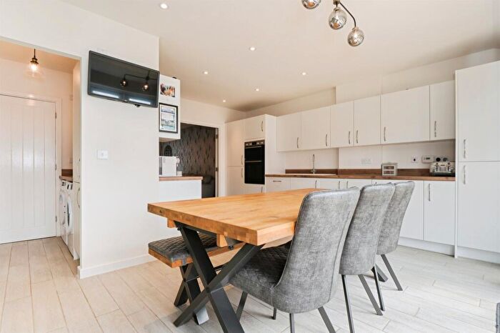 3 Bedroom Town House For Sale In Kingsman Drive, Botley, Southampton, SO32