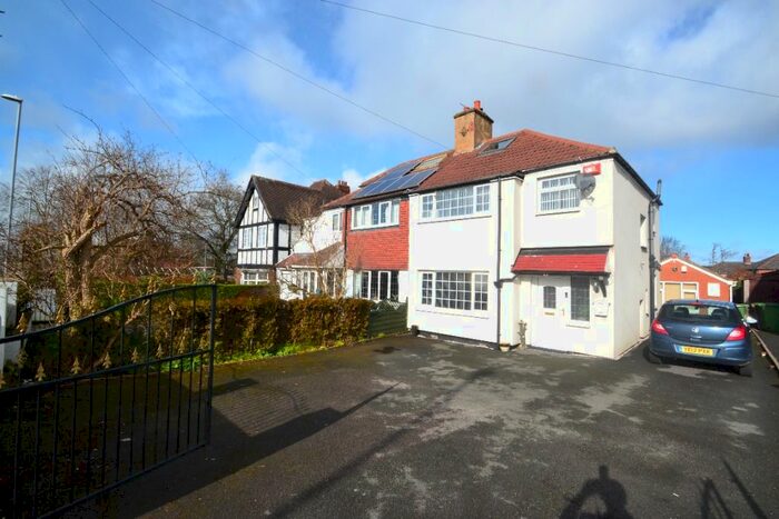 3 Bedroom Semi-Detached House To Rent In Stainbeck Lane, Chapel Allerton, Leeds, LS7