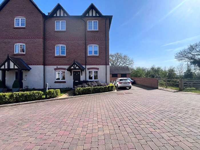 2 Bedroom Flat To Rent In Meer Stones Road, Balsall Common, Coventry, West Midlands, CV7