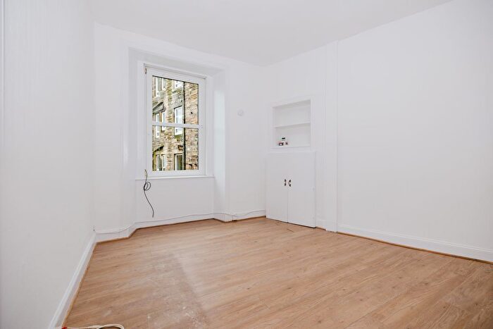 2 Bedroom Flat To Rent In Wheatfield Road, Edinburgh, EH11