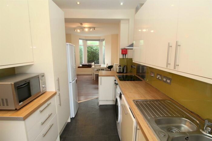 6 Bedroom Private Hall To Rent In Mackintosh Place, Roath, Cardiff, CF24