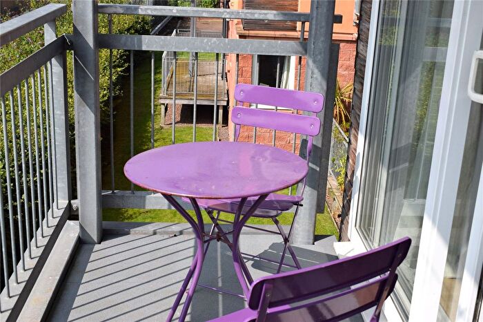 2 Bedroom Flat To Rent In Albion Gardens, Edinburgh, EH7