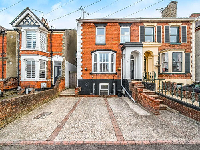 5 Bedroom Terraced House For Sale In Gillingham Road, Gillingham, Kent, ME7