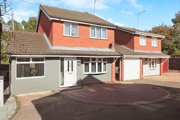 3 Bedroom Detached House For Sale In Flamborough Close, Woodston, Peterborough, PE2