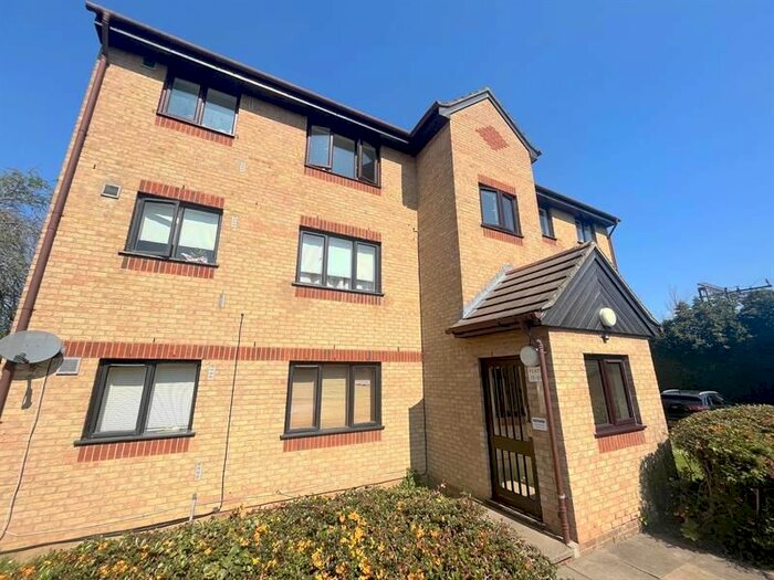1 Bedroom Flat To Rent In Fielders Close, Enfield, EN1