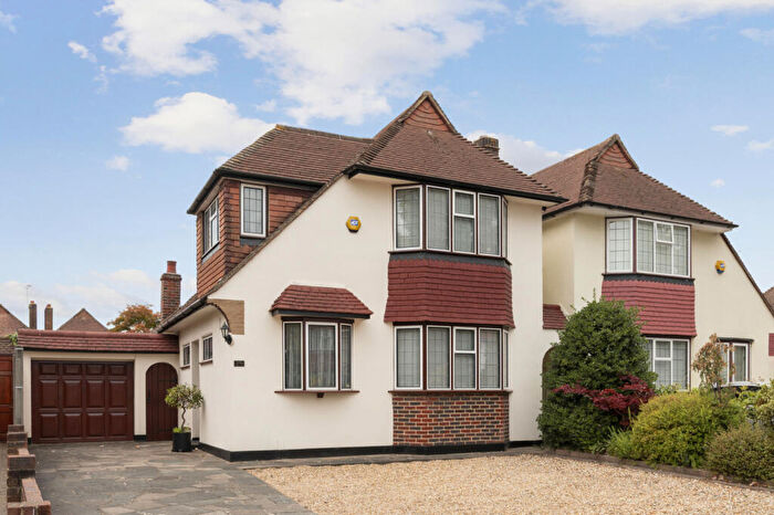 4 Bedroom Link Detached House For Sale In South Lane, New Malden, KT3