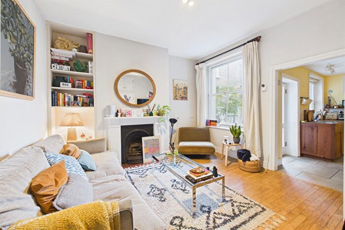 1 Bedroom Flat To Rent In Bonnington Square, Vauxhall, SW8