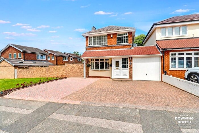 3 Bedroom Link Detached House For Sale In Hereford Close, Aldridge, WS9