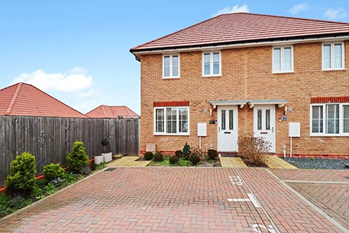 3 Bedroom Semi-detached House For Sale In Rhondda Vale, Aylesham, Canterbury, Kent, CT3