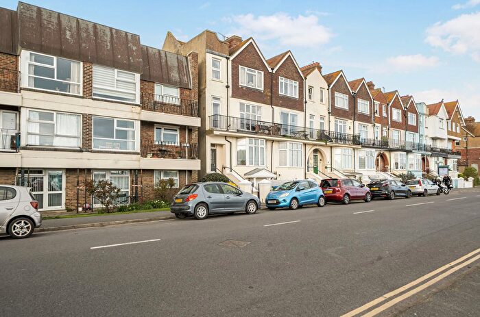 1 Bedroom Flat To Rent In South Terrace, Littlehampton, West Sussex, BN17