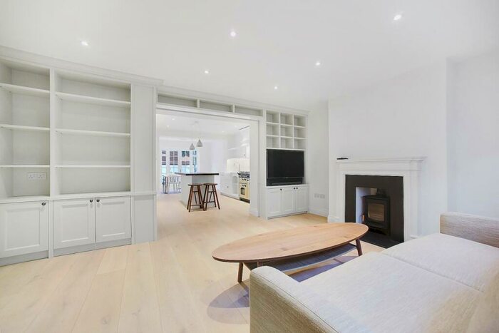 2 Bedroom Maisonette To Rent In Devonia Road, London, N1