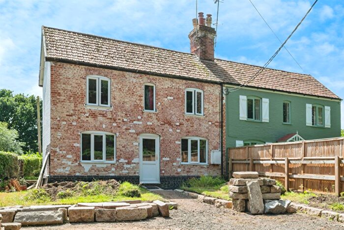 3 Bedroom Semi-Detached House For Sale In Fengate, Marsham, Norwich, NR10