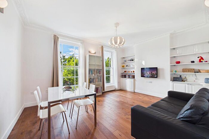 3 Bedroom Apartment For Sale In Lorrimore Square, London, SE17