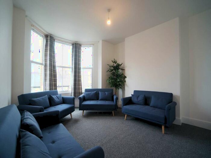 7 Bedroom House To Rent In Holyhead Road, Bangor, LL57