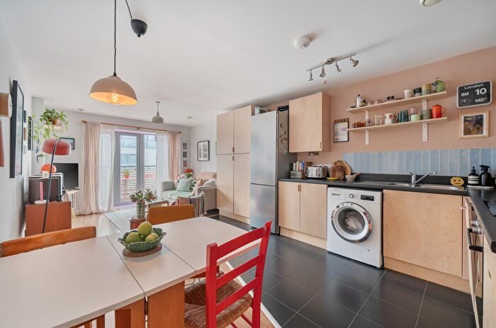 2 Bedroom Flat For Sale In Robert Milligan House, Cardigan Road, London, E3