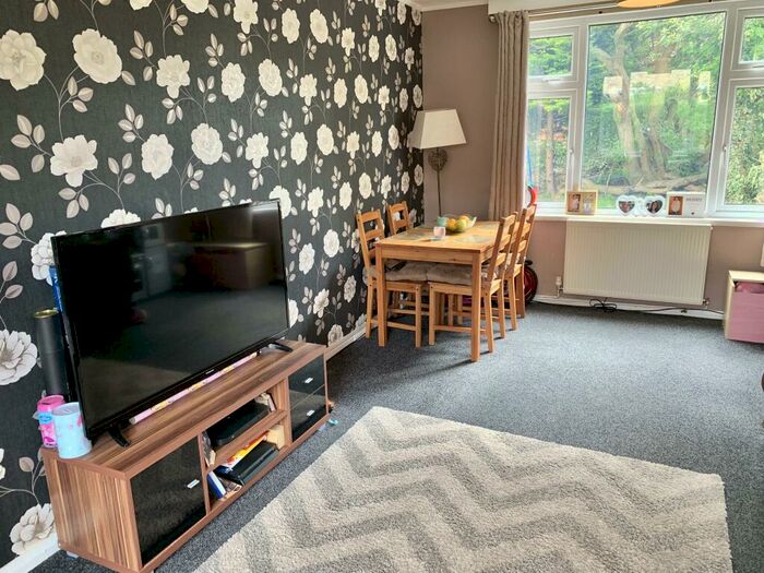3 Bedroom House To Rent In Lingfield Approach, Leeds, LS17