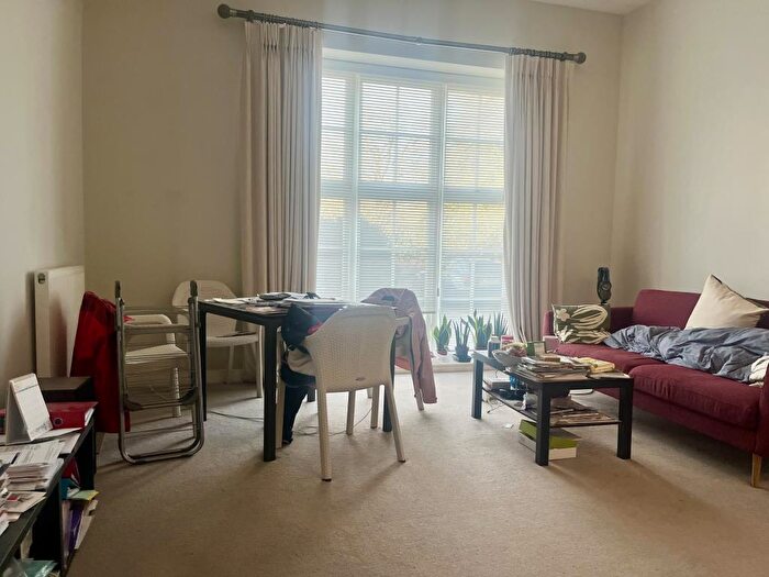 2 Bedroom Flat To Rent In Gresham Park Road, Woking, GU22