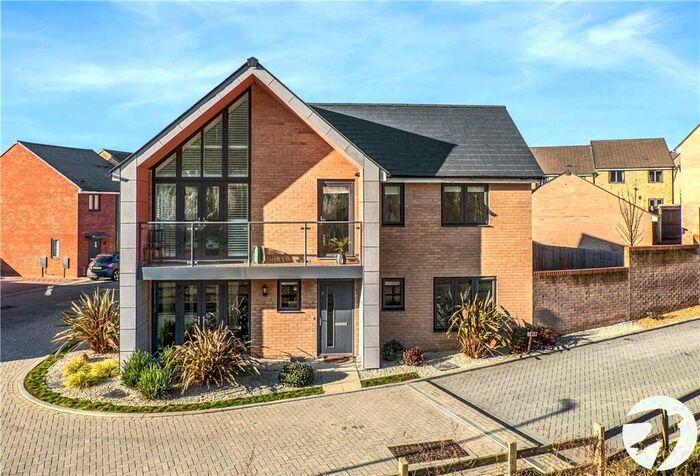 4 Bedroom Detached House To Rent In Farmer Close, Castle Hill, Ebbsfleet Valley, Swanscombe, DA10