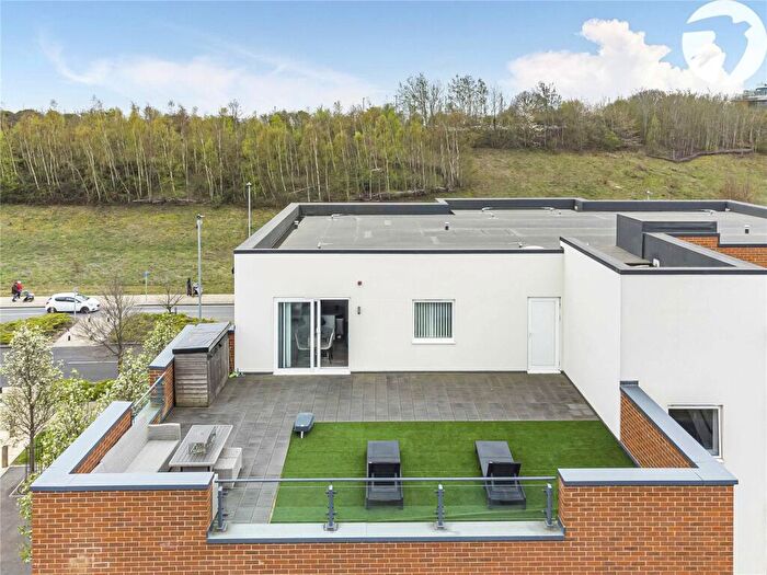 2 Bedroom Flat For Sale In Lett Lane, Castle Hill, Ebbsfleet Valley, Swanscombe, DA10