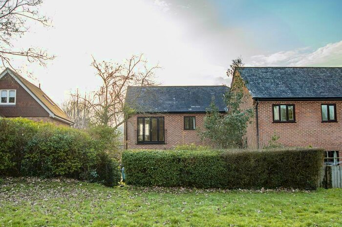 2 Bedroom Apartment To Rent In Queens Court, Goring, Reading, Oxfordshire, RG8