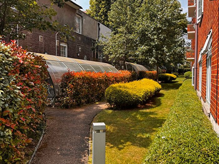 2 Bedroom Flat For Sale In Halton Road, London, N1