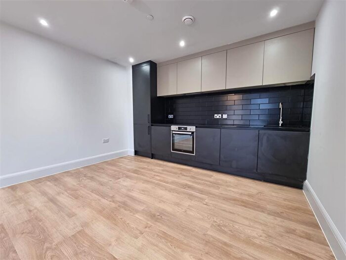 2 Bedroom Flat To Rent In Tair Erw Gain, CF11