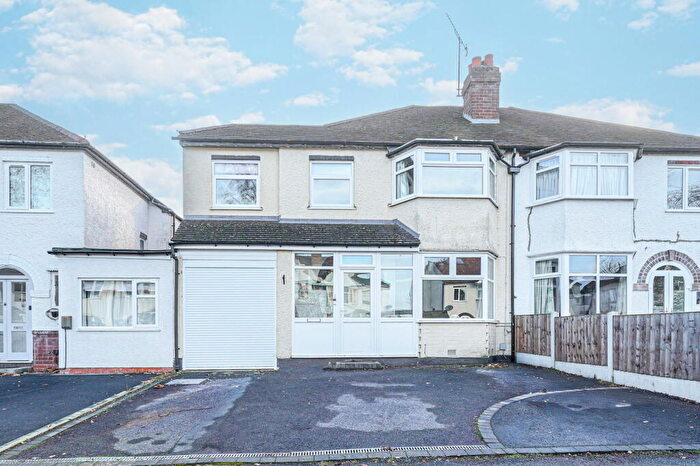 5 Bedroom Semi Detached House For Sale In Cropthorne Road, Shirley, B90