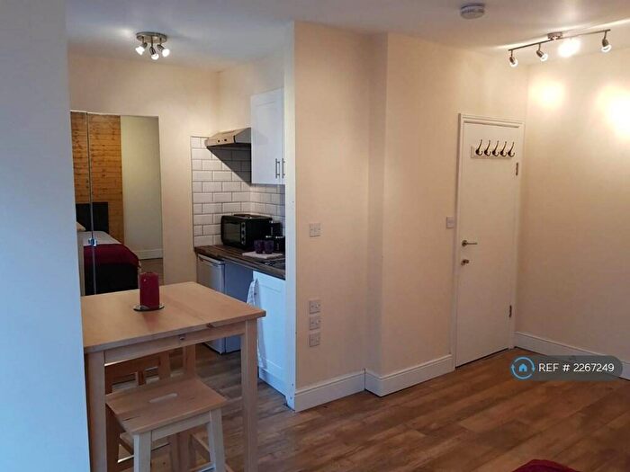 Studio To Rent In London, London, N7