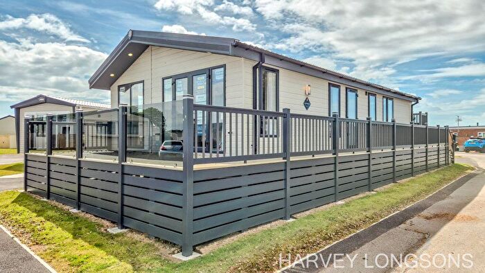 2 Bedroom Park Home For Sale In Solent Breezes Holiday Park, SO31