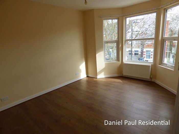 2 Bedroom Flat To Rent In Elthorne Avenue, Hanwell, W7